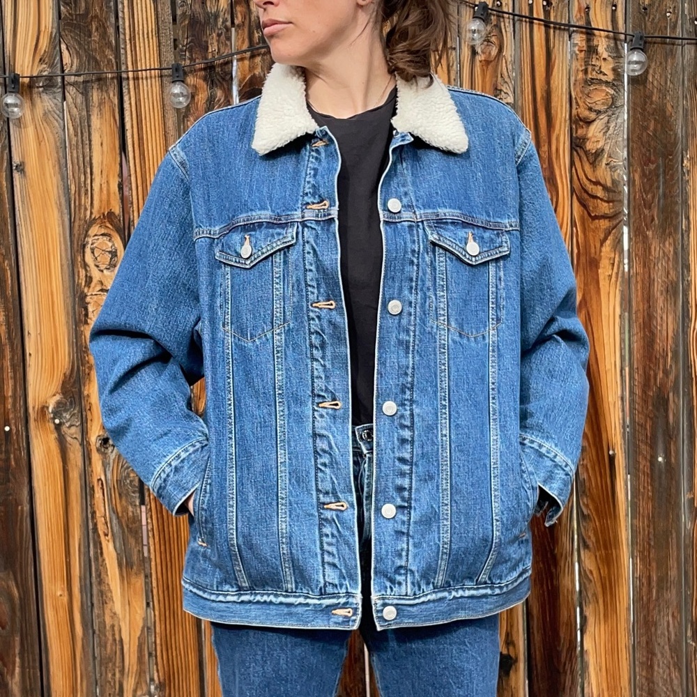 Women’s Gap sherpa lined denim trucker jacket